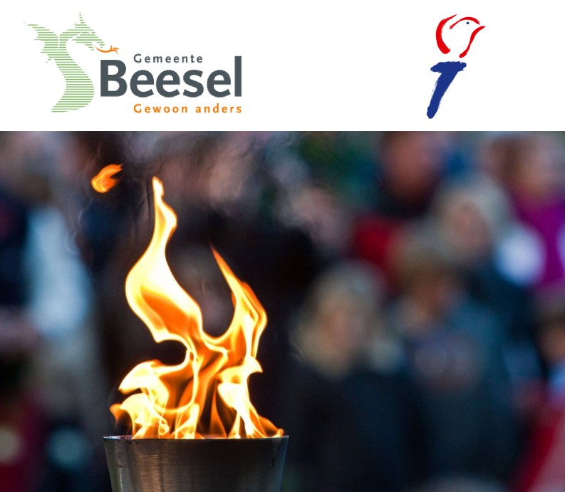 Bevrijdingsvuur met logo 4 en 5 mei en logo van de gemeente Beesel